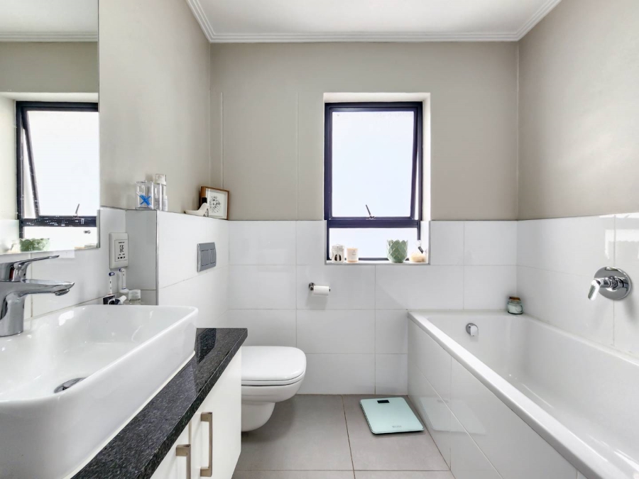 2 Bedroom Property for Sale in Vredehoek Western Cape
